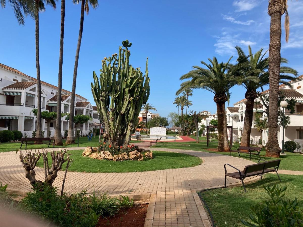 Chalet Adosado En Urbanizacion Con Precioso Jardin Denia Eksteriør bilde
