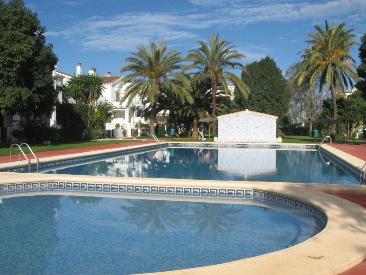 Chalet Adosado En Urbanizacion Con Precioso Jardin Denia Eksteriør bilde