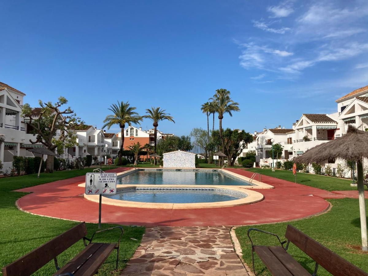 Chalet Adosado En Urbanizacion Con Precioso Jardin Denia Eksteriør bilde
